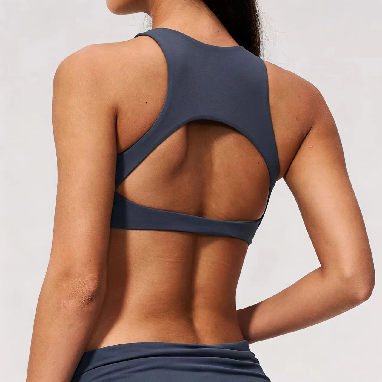 Wholesale Women's Sportswear Active Crop Top Workout Yoga Bra Open Back Fitness Vest With Pad Lightweight Hollow-Out Tank Top